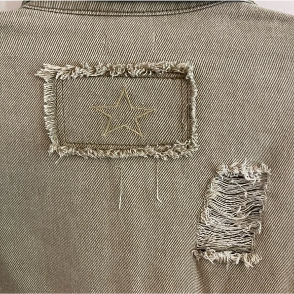 POL Button Down Raw Hem Distressed Shacket in Mocha Herb color NWOT - Picture 4 of 9